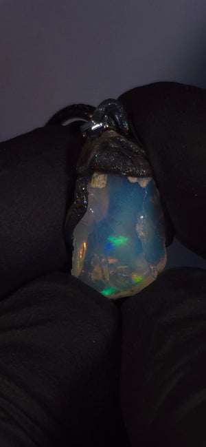 Opal-Halskette — Kleine zarte Blitze, blauer Kristall