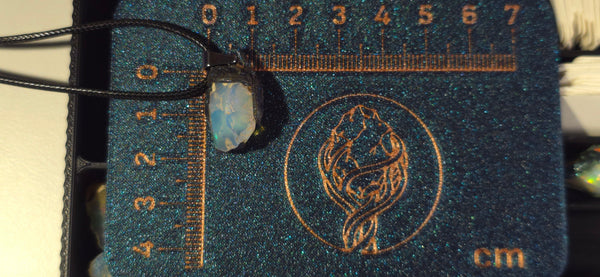 Opal-Halskette — Kleine zarte Blitze, blauer Kristall