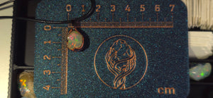 Opal-Halskette — Breite mehrfarbige Blitze, klare Grundfarbe
