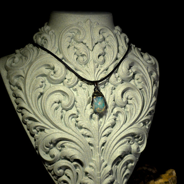 Opal-Halskette — Kleine zarte Blitze, blauer Kristall