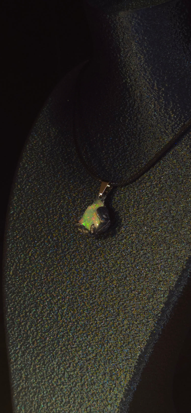 Opal-Halskette — Mehrfarbiges Pinfire