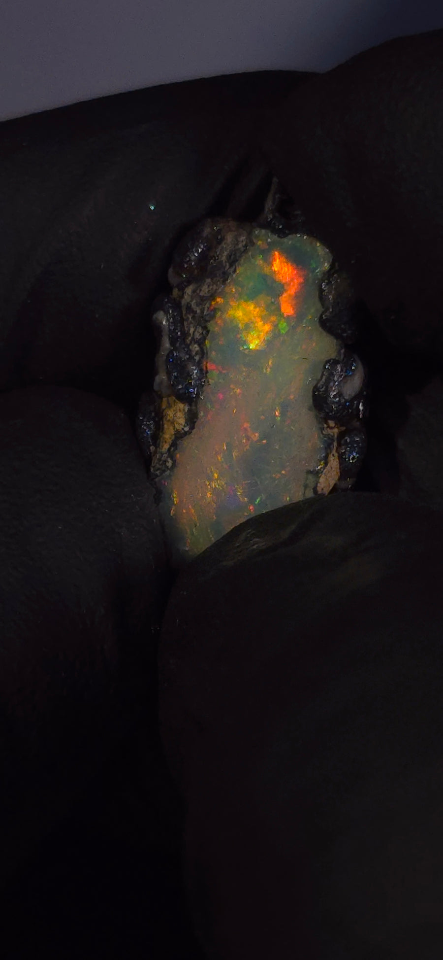 Opal-Halskette — Mehrfarbiges Feuer durch und durch, weiße Grundfarbe
