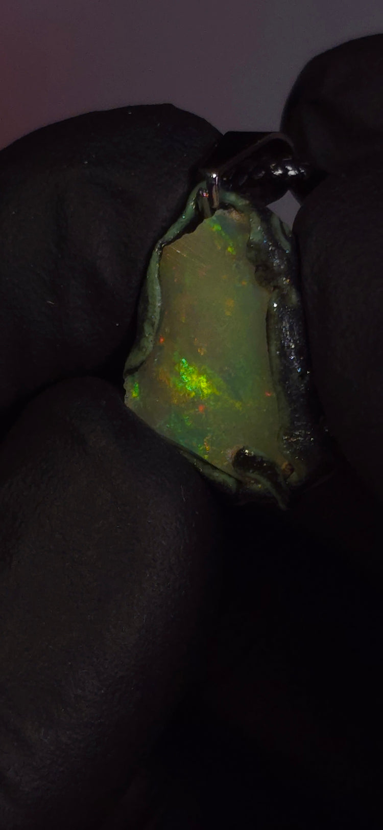 Opal-Halskette — Mehrfarbiges Feuer, Grün dominiert